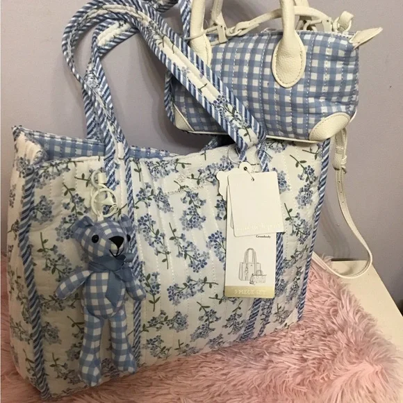 NWT Nanette Lepore Blue & White Quilted Floral Tote W/Gingham Mini Pouch + Charm - Picture 1 of 8
